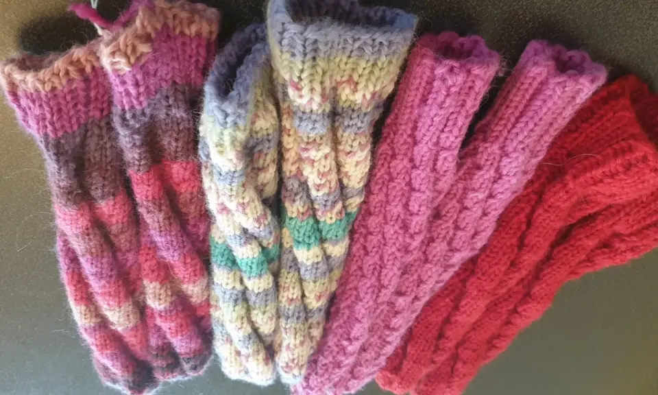 Härliga raggsockor baby mönster i olika färger och stickningar. Perfekta för små fötter!