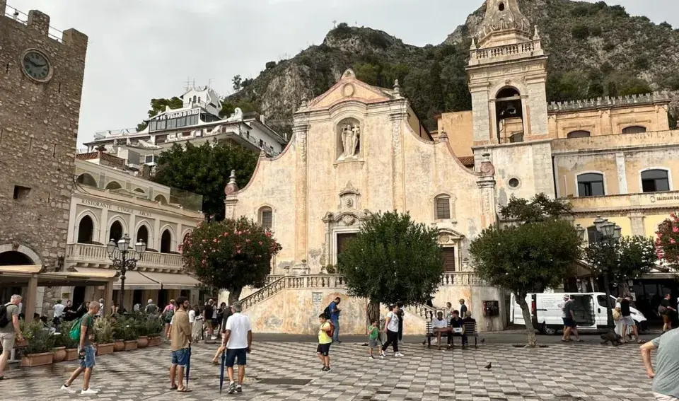 Taormina: Gdzie zjeść jak Sycylijczyk? Uniknij turystycznych pułapek