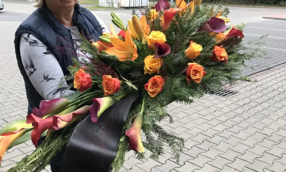Co zamiast wieńca pogrzebowego? Wybierz trwałą pamięć