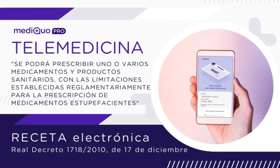 Mano sujetando un teléfono con una receta electrónica en pantalla.