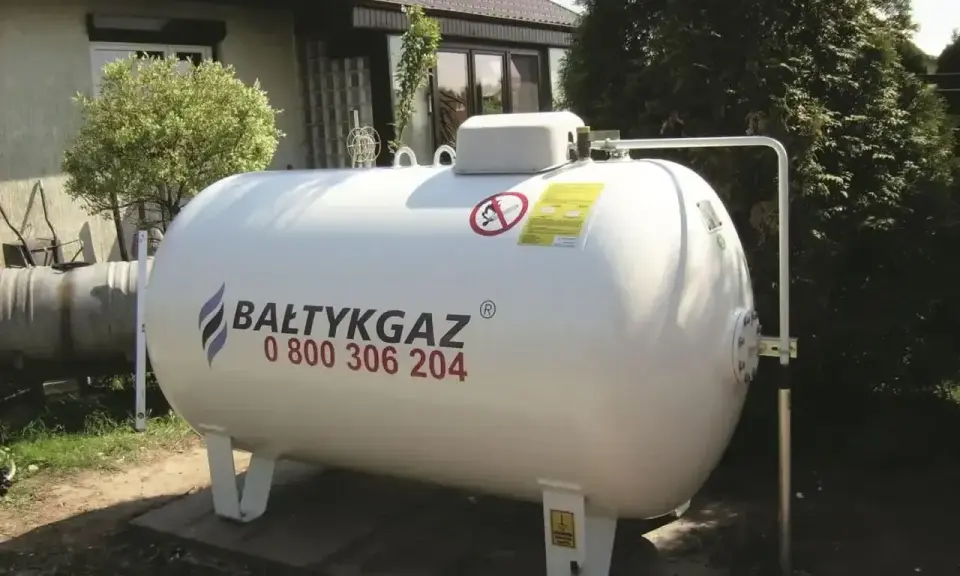 Zbiornik na gaz 2700 litrów od Bałtykgaz. Ile wystarcza? Zależy od zużycia, ale to spora pojemność dla domu.