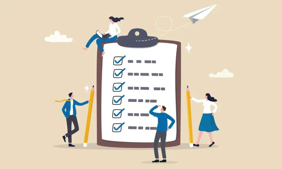 Mensen werken samen aan een checklist, wat de betekenis van sociaal beleid illustreert: gezamenlijke inspanningen voor een betere samenleving.