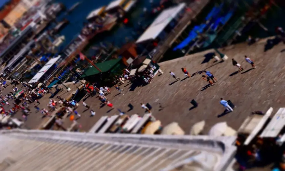 Aparat Hassa? Odkryj Tilt-Shift: Efekt miniatury i proste budynki