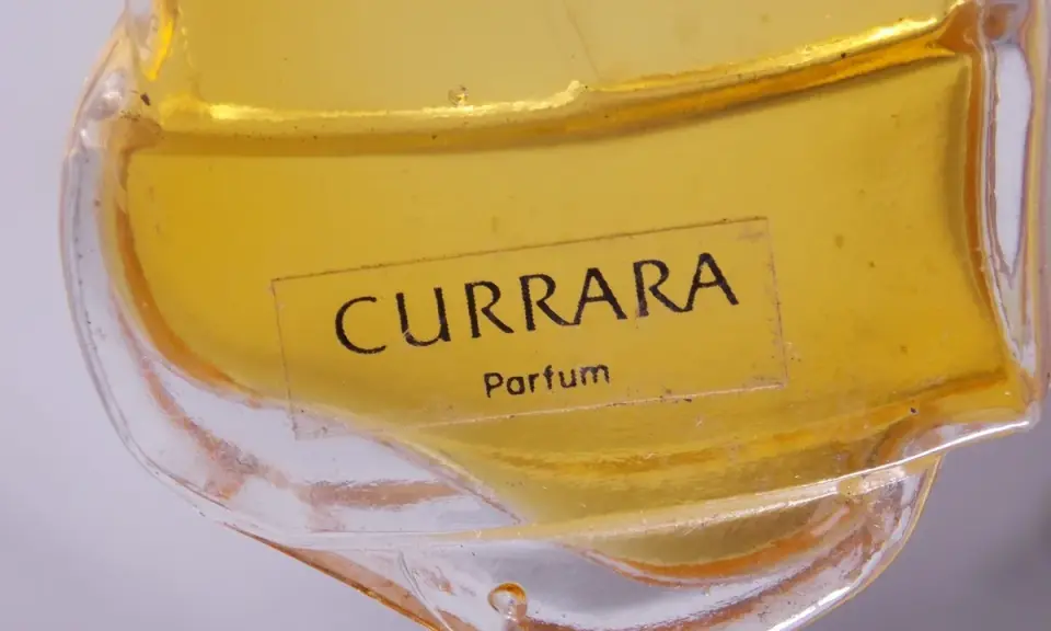 Perfumy Currara: Gdzie kupić oryginał z lat 90. i jak rozpoznać fake?