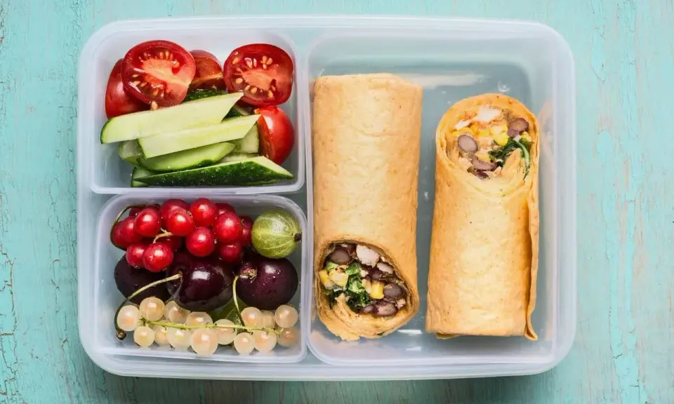 Sałatka z zielonej soczewicy: Jak stworzyć idealny lunchbox na wynos?