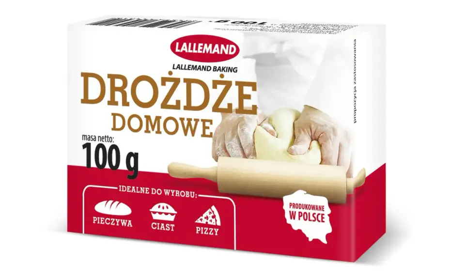 Opakowanie drożdży domowych Lallemand. Dłonie zagniatają ciasto, obok wałek. Idealne do pieczywa, ciast i pizzy. Porównanie drożdży suchych a świeżych.