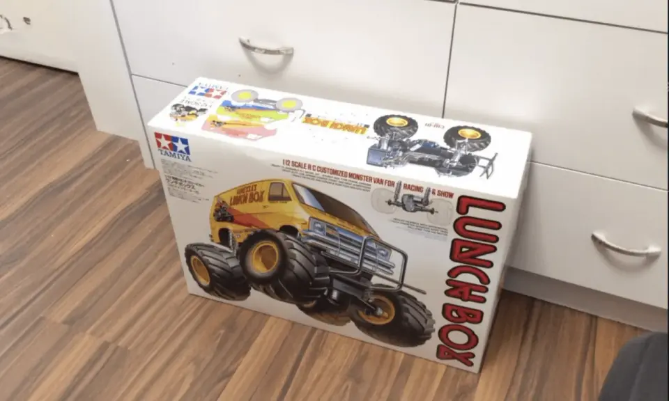 Tamiya Lunch Box RC-Monster-Van-Bausatz im Karton, bereit für den Rennsport und die Show. Ein Klassiker für jeden Tamiya Blog.