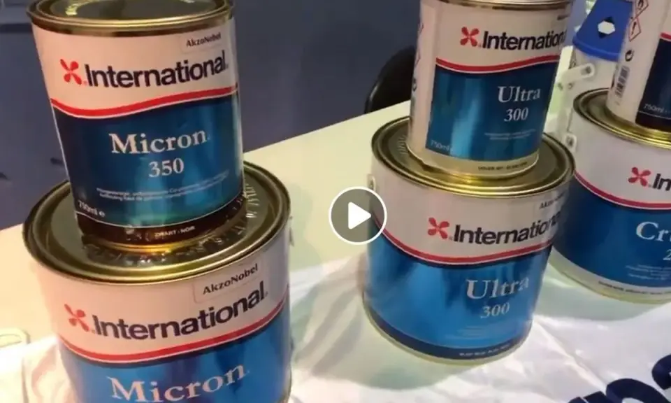 Boîtes de peinture antifouling International Micron 350. Avis sur ce produit pour protéger votre bateau.