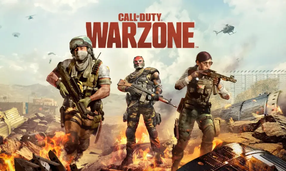 Trzech żołnierzy Call of Duty Warzone na tle płonących ruin i helikopterów. Gra waży ok. 100 GB.