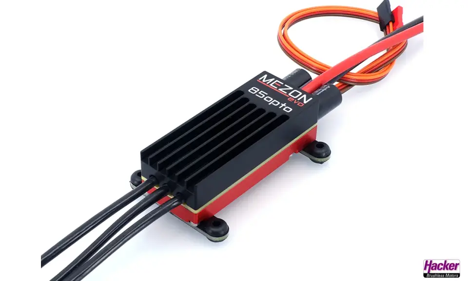 MEZON EVO 85opto Regler mit Kühlkörper und Kabeln, bereit für den Einsatz.
