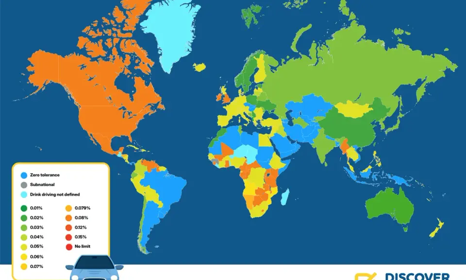 Mapa świata pokazuje limity promili we krwi podczas jazdy. 0.08 ile to promili? W niektórych krajach jest to 0.08%, w innych 0.05% lub zero tolerancji.