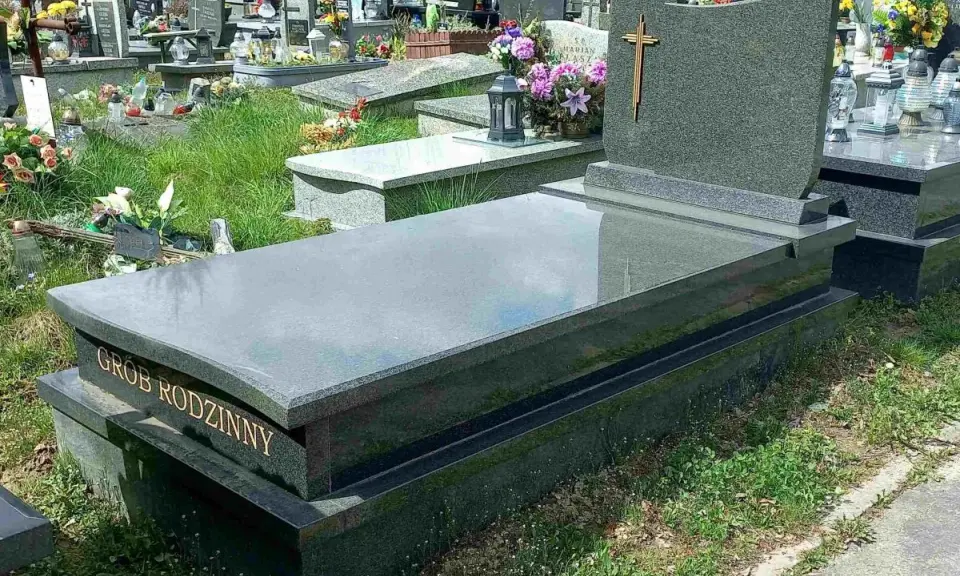 Cmentarz Batowice: Ile zapłacisz za grób? Kompletny przewodnik.