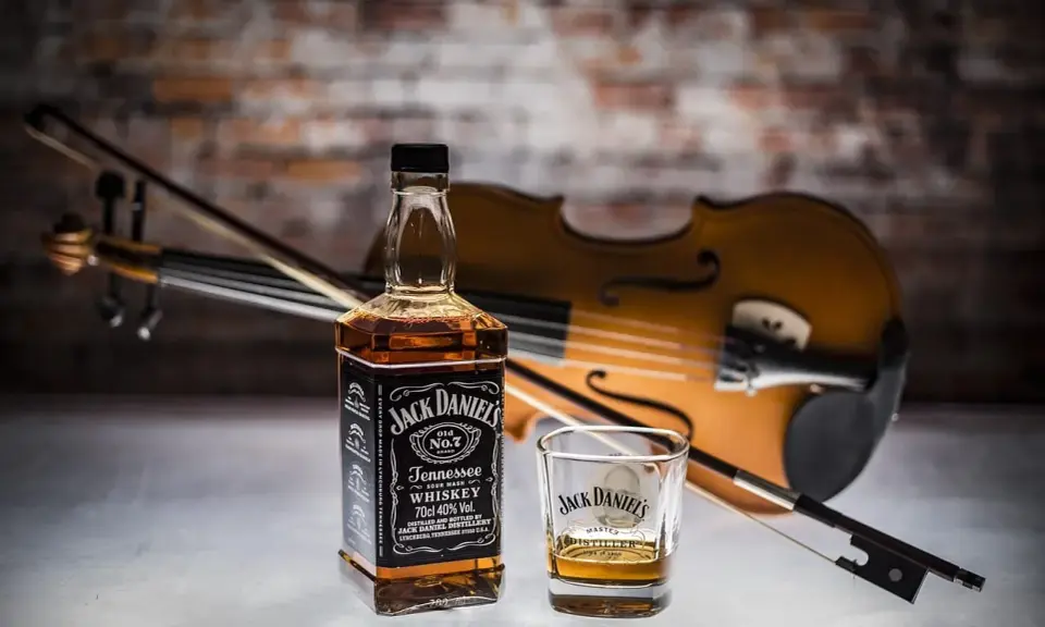 Zacier na whisky Jack Daniel's i skrzypce. Idealne połączenie dla koneserów.