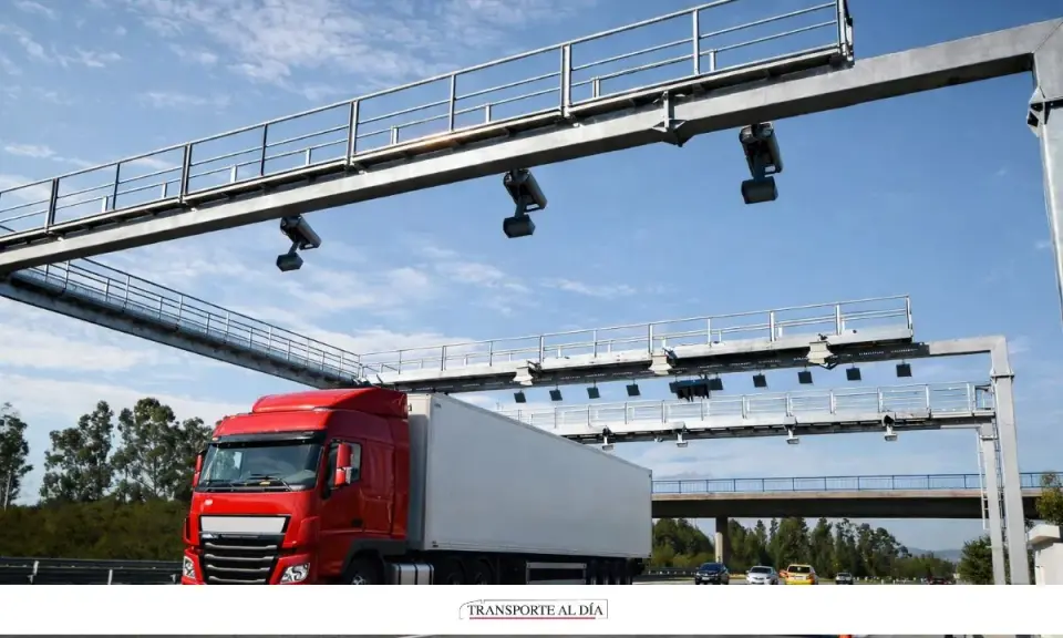 Camión rojo pasa por pórtico de peaje electrónico, similar a los de euroviñeta en Luxemburgo y Holanda.