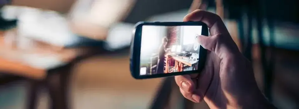 Popraw jakość zdjęć: AI, smartfon i światło. Sprawdzone metody!