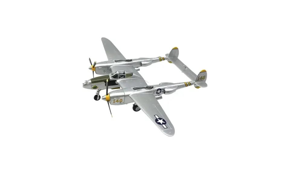 Silbernes P-38 Lightning RC-Modellflugzeug mit gelben Propellern und Markierungen.