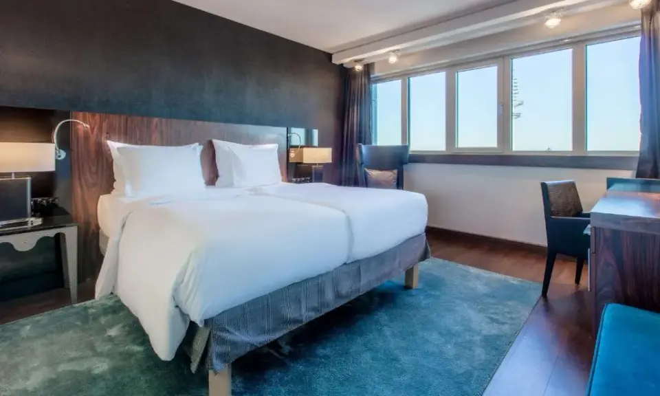 Radisson Blu Hamburg: Panoramablick, Lage & Top-Angebote