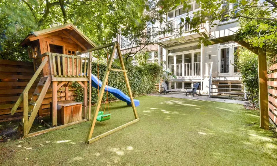 Plac zabaw w ogrodzie: Stwórz bezpieczny raj dla dzieci! Poradnik DIY