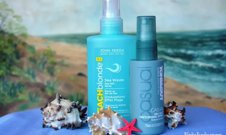 Dwa spraye z solą morską na włosy: John Frieda Beach Blonde i Toni&Guy Casual. Idealne na plażowe fale!