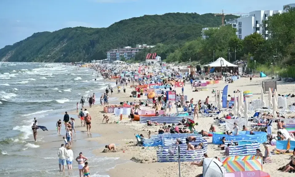Polskie morze 2026: Ile za nocleg? Uniknij ukrytych kosztów!
