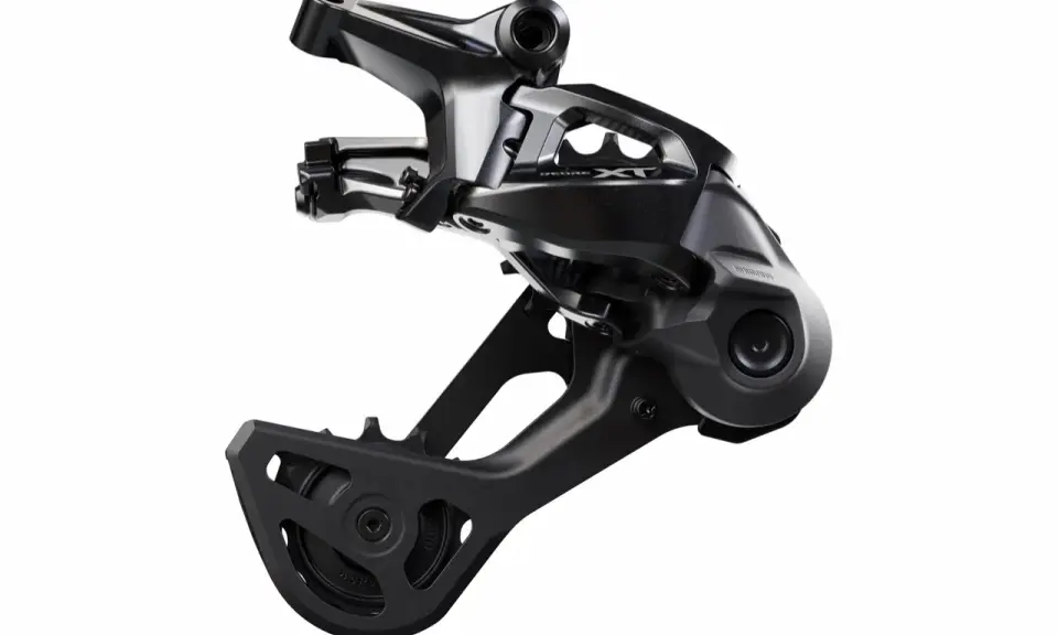 Czarny, nowoczesny przerzutka tylna Shimano Deore LX, gotowa na każde wyzwanie terenowe.