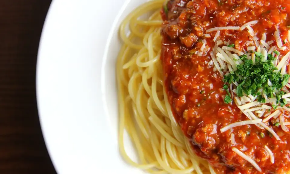 Spaghetti Bolognese: Odkryj idealny przepis i sekrety smaku!