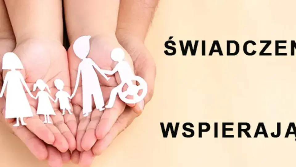 Dłonie trzymają wycięte z papieru postacie rodziny, w tym osobę na wózku. Tekst: "ŚWIADCZENIA WSPIERAJĄCE". Dowiedz się, jak uzyskać świadczenie wspierające.