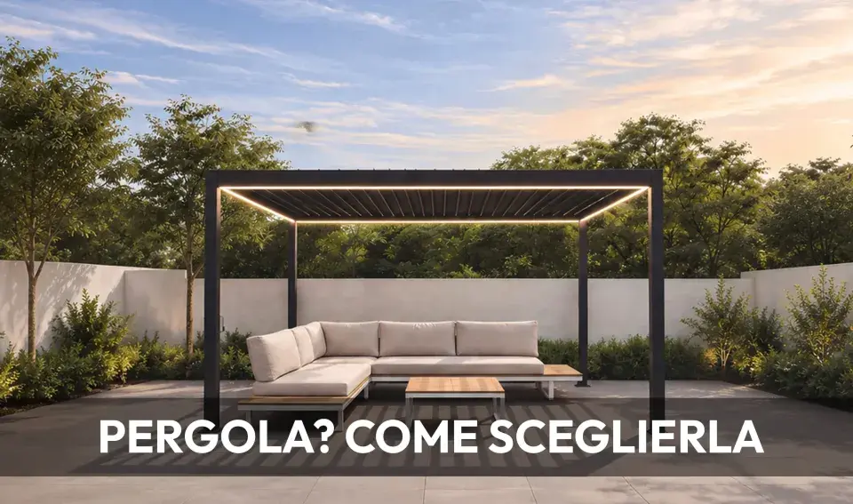Moderna pergola con illuminazione LED e divano angolare in un giardino curato. Idee pergolato giardino per creare uno spazio relax.