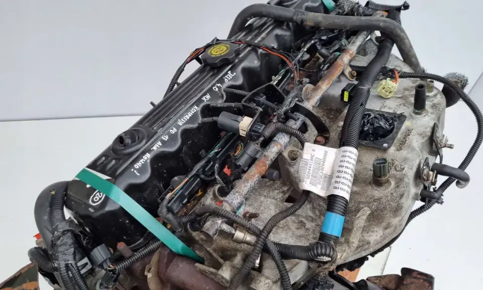 Silnik Jeep Grand Cherokee 4.0 MX. Zastanawiasz się, jaki silnik wybrać? Ten 6-cylindrowy benzyniak to solidna opcja.