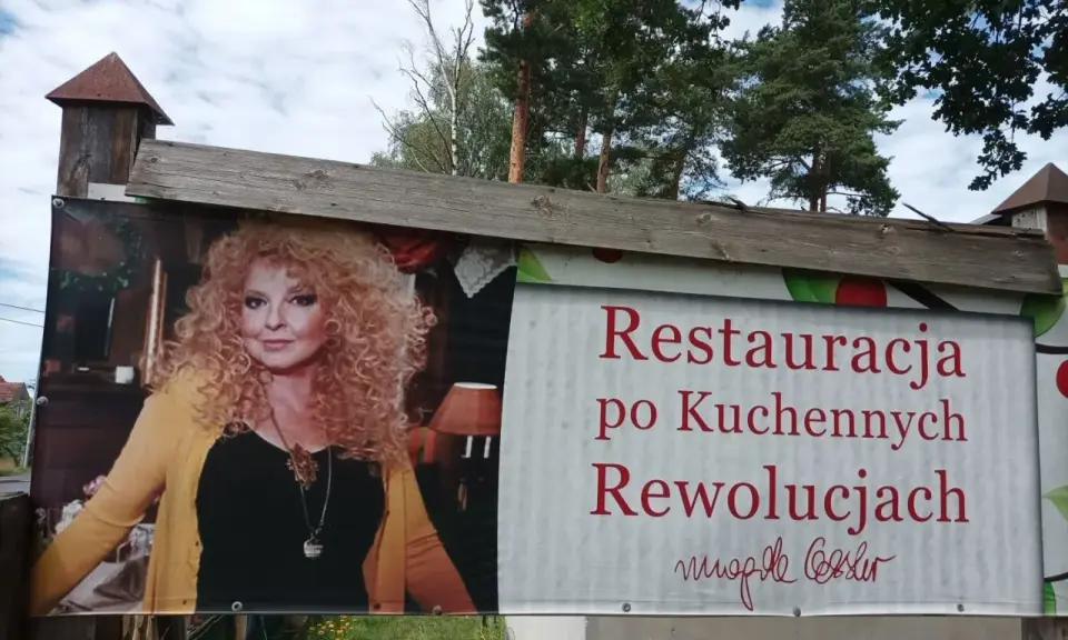 Magda Gessler na banerze restauracji "po Kuchennych Rewolucjach". Czyżby szarlotka z rumieńcem dlaczego zamknięta?