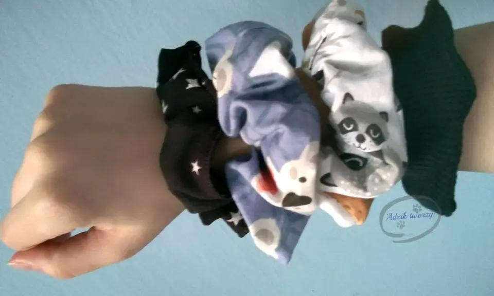 Uszyj gumkę scrunchie! Prosty poradnik DIY, nawet bez maszyny.