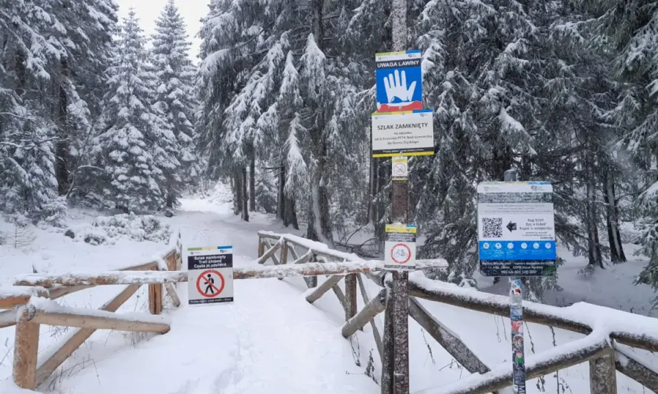 Szlaki w Karkonoszach: Sprawdź dostępność i uniknij lawin