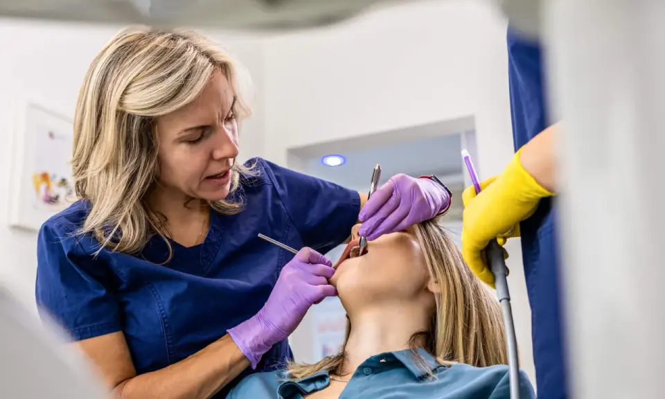 Dentysta NFZ: Co obejmuje bezpłatne leczenie? Wszystko, co musisz wiedzieć