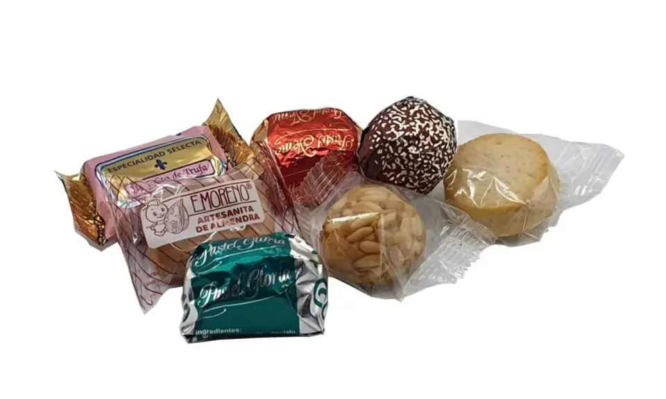 Deliciosos postres navideños: trufas, mazapanes y pasteles de gloria, perfectos para compartir en familia.