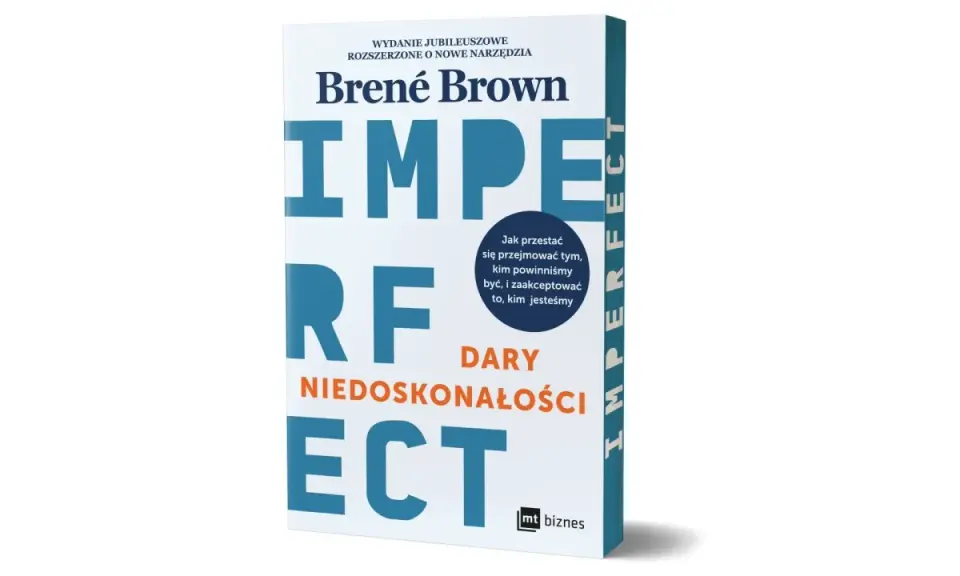 Książka "Dary niedoskonałości" Brené Brown. Wydanie jubileuszowe z rozszerzoną treścią, zachęcające do akceptacji siebie.