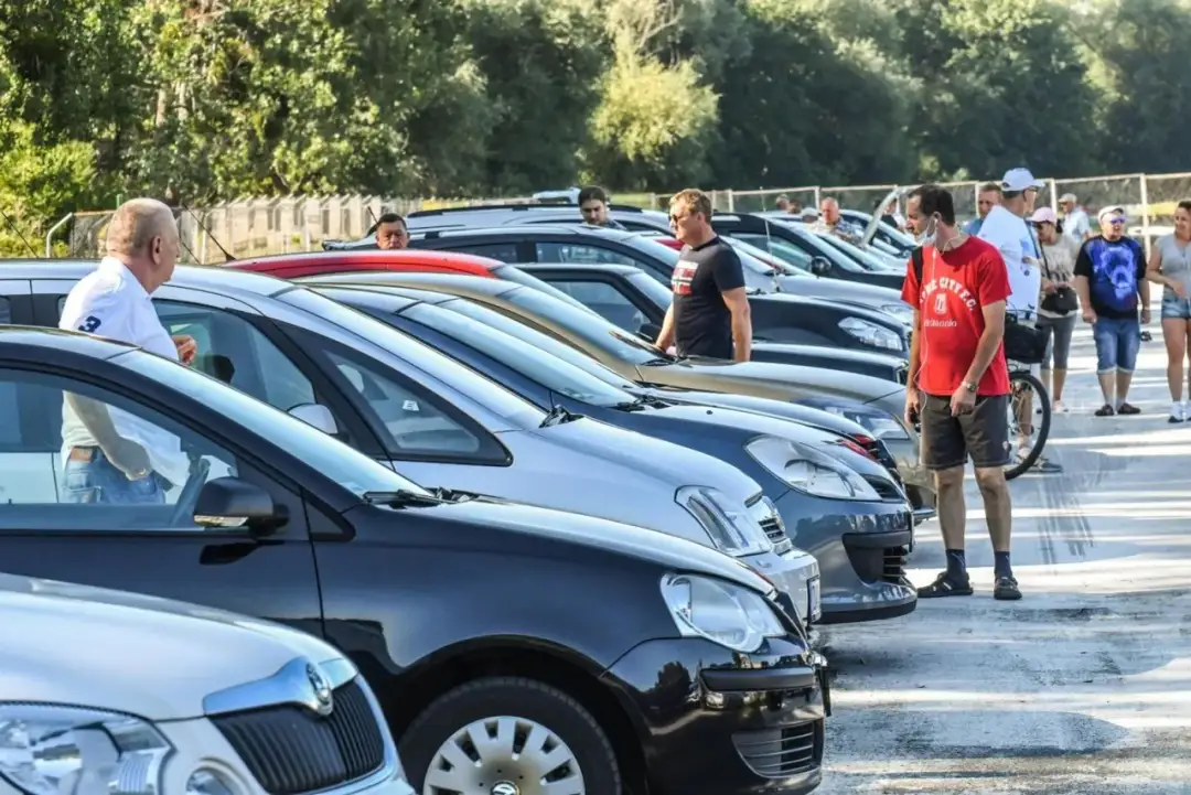 Czy giełda samochodowa jest czynna w niedziele? Sprawdź godziny otwarcia