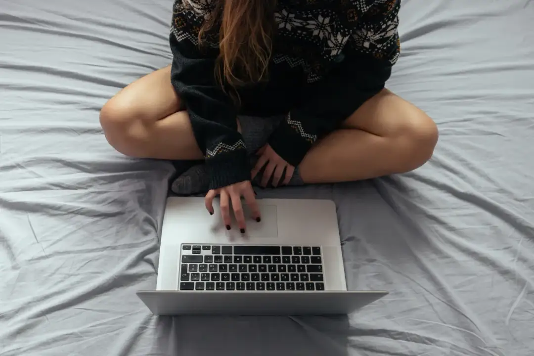Jak unikać oszustw internetowych? Poradnik dla każdego użytkownika