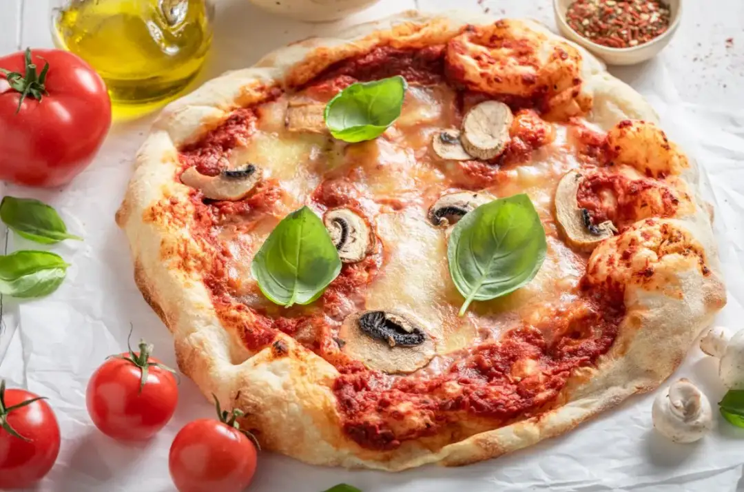 Wegańska pizza: składniki, przepisy i pyszne zamienniki sera