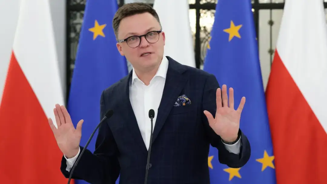 Czy Szymon Hołownia był księdzem? Prawda o jego drodze do kapłaństwa