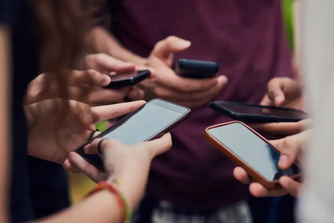 Platformy mobilne i cyfryzacja: rozrywka w kieszeni