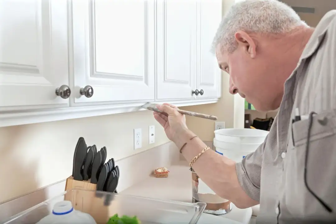 Jak tanio odnowić szafki kuchenne i zaoszczędzić na remoncie