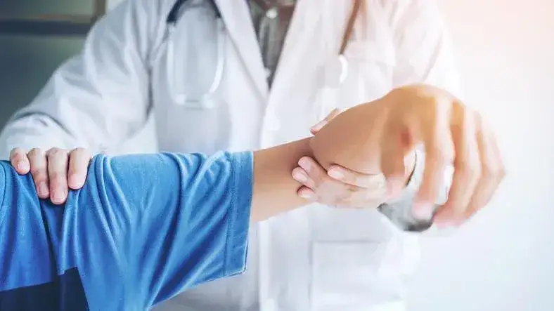 Ile kosztuje specjalizacja z fizjoterapii? Zaskakujące ceny w Polsce