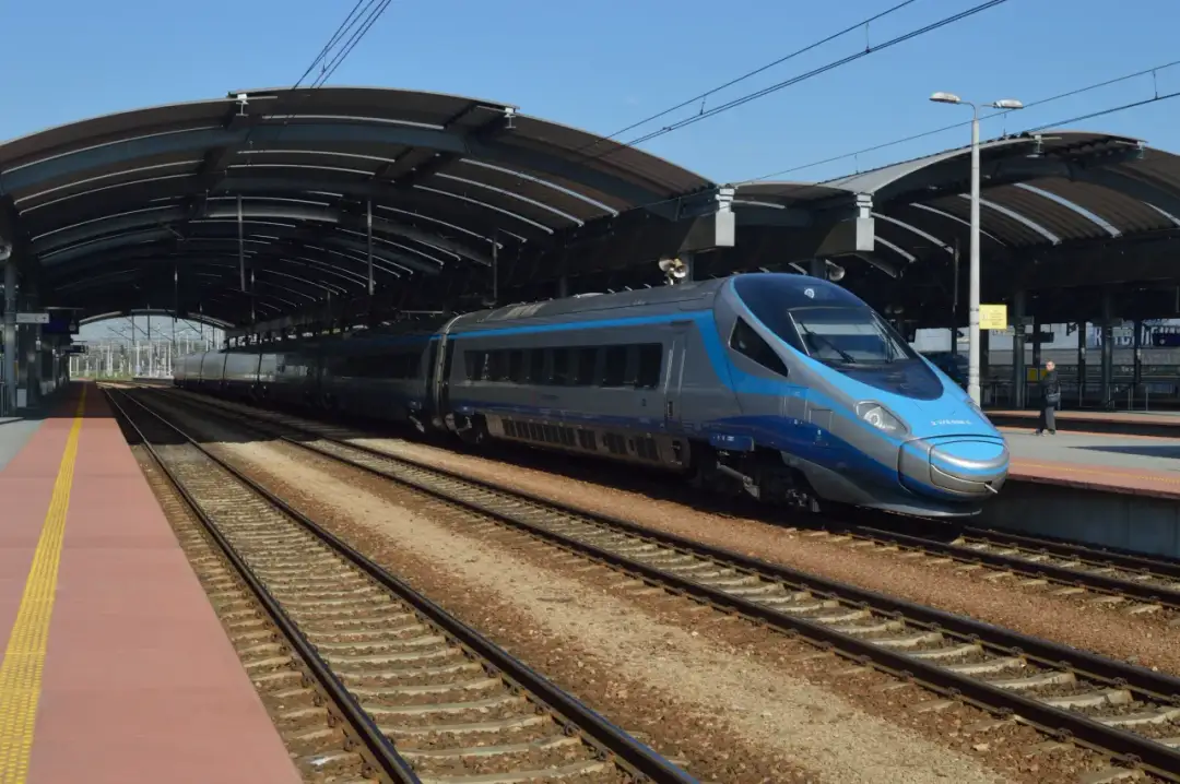 Pendolino w Polsce: Prędkość maksymalna vs. realia na torach