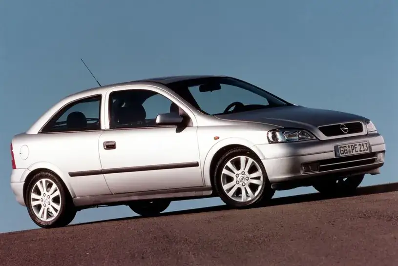 Bezpieczniki w Opel Astra G - Gdzie ich szukać, by uniknąć problemów