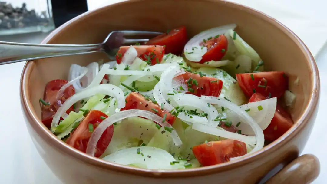 Tomaten-Gurken-Salat mit Balsamico - So wird er nicht wässrig