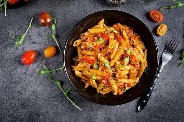 Z czym spaghetti? Odkryj idealne sosy i dodatki do makaronu