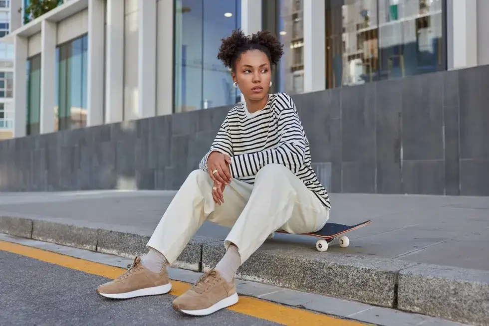 Co to jest streetwear? Odkryj sekrety mody ulicznej od podstaw