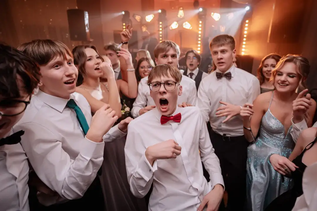 Ile kosztuje fotograf na studniówkę? Cennik i porady