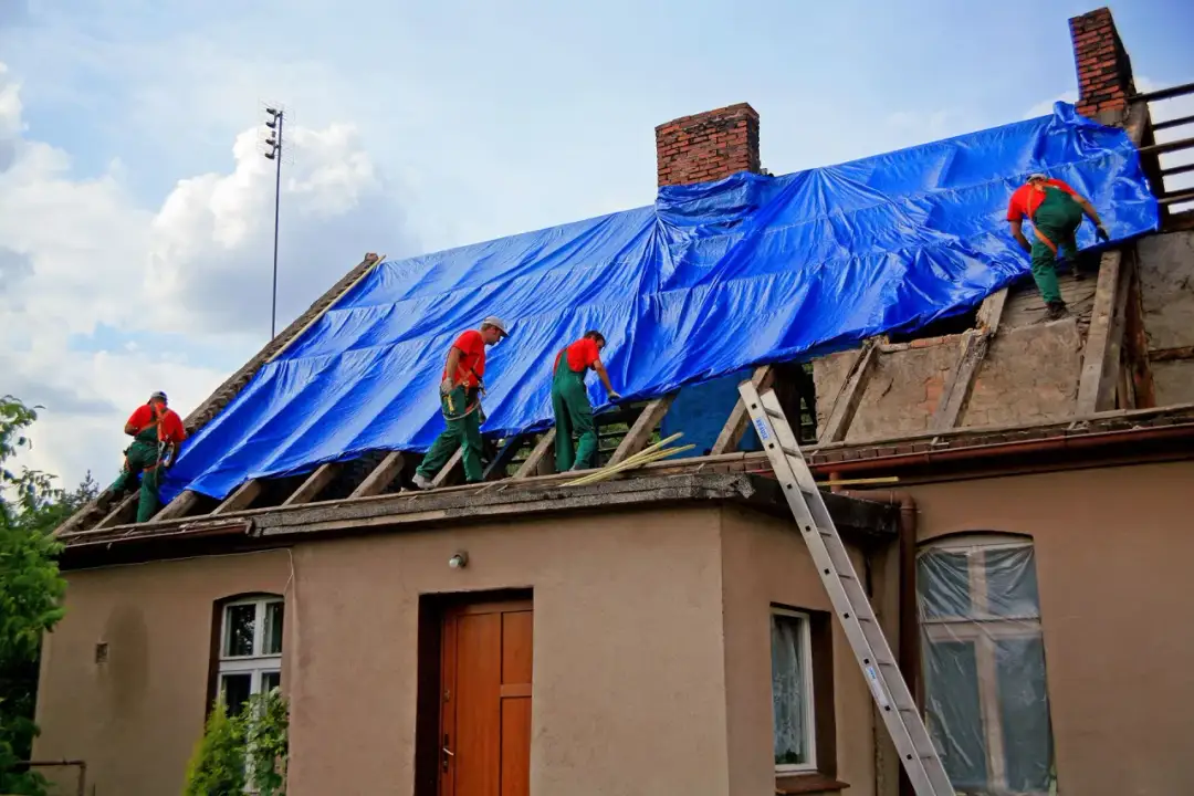 Ile kosztuje pozwolenie na zmianę konstrukcji dachu? Sprawdź koszty!