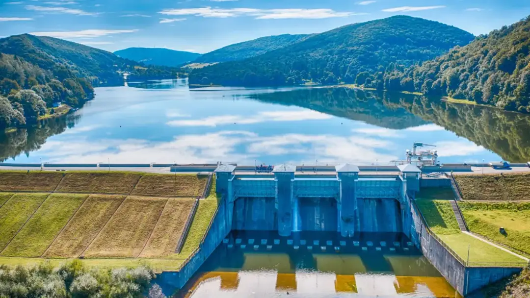 Zapora Solina: Przewodnik, Atrakcje, Ceny i Praktyczne Wskazówki